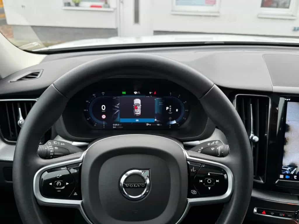 Volvo XC60 B4 Inscription AHK-ACC-PANO-STANDHZ-360°CAM 08/2022-photo-27