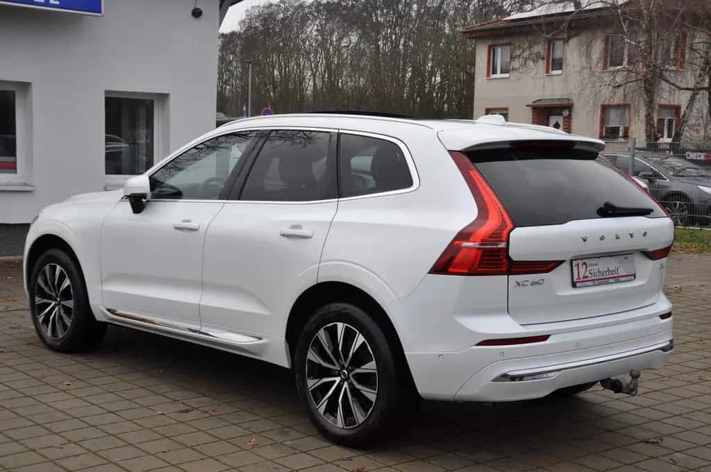 Volvo XC60 B4 Inscription AHK-ACC-PANO-STANDHZ-360°CAM 08/2022-photo-3