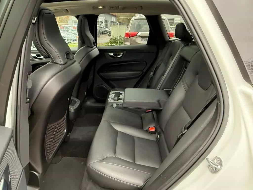 Volvo XC60 B4 Inscription AHK-ACC-PANO-STANDHZ-360°CAM 08/2022-photo-31