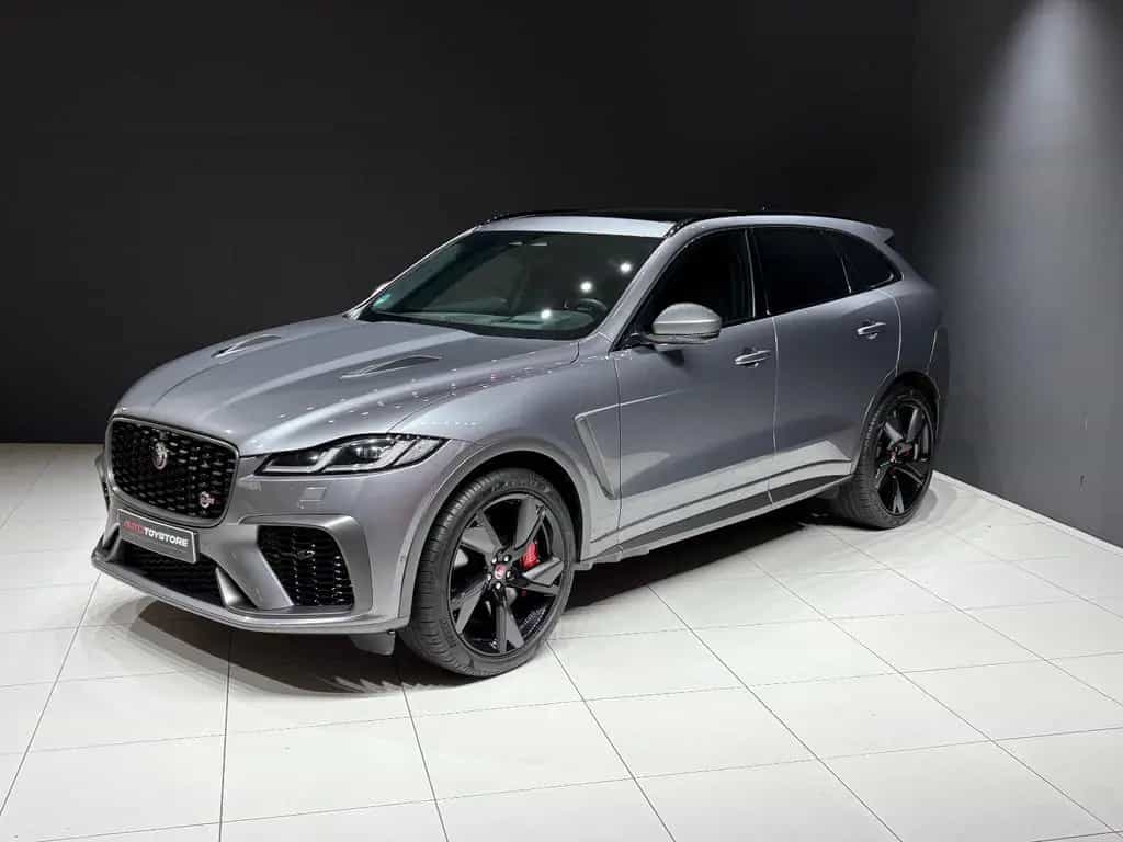 Jaguar F-Pace P550 SVR, Pano, Meridian, AHK, 22 Zoll 07/2021-photo-0