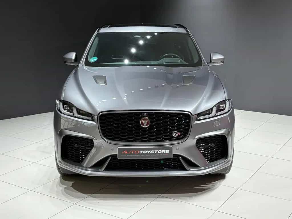 Jaguar F-Pace P550 SVR, Pano, Meridian, AHK, 22 Zoll 07/2021-photo-1