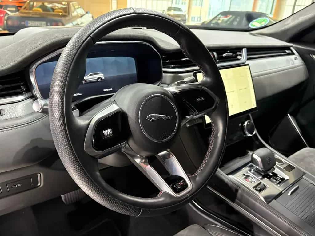Jaguar F-Pace P550 SVR, Pano, Meridian, AHK, 22 Zoll 07/2021-photo-10