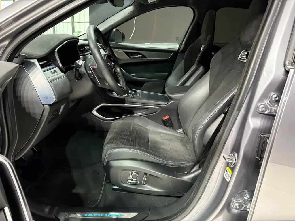 Jaguar F-Pace P550 SVR, Pano, Meridian, AHK, 22 Zoll 07/2021-photo-12