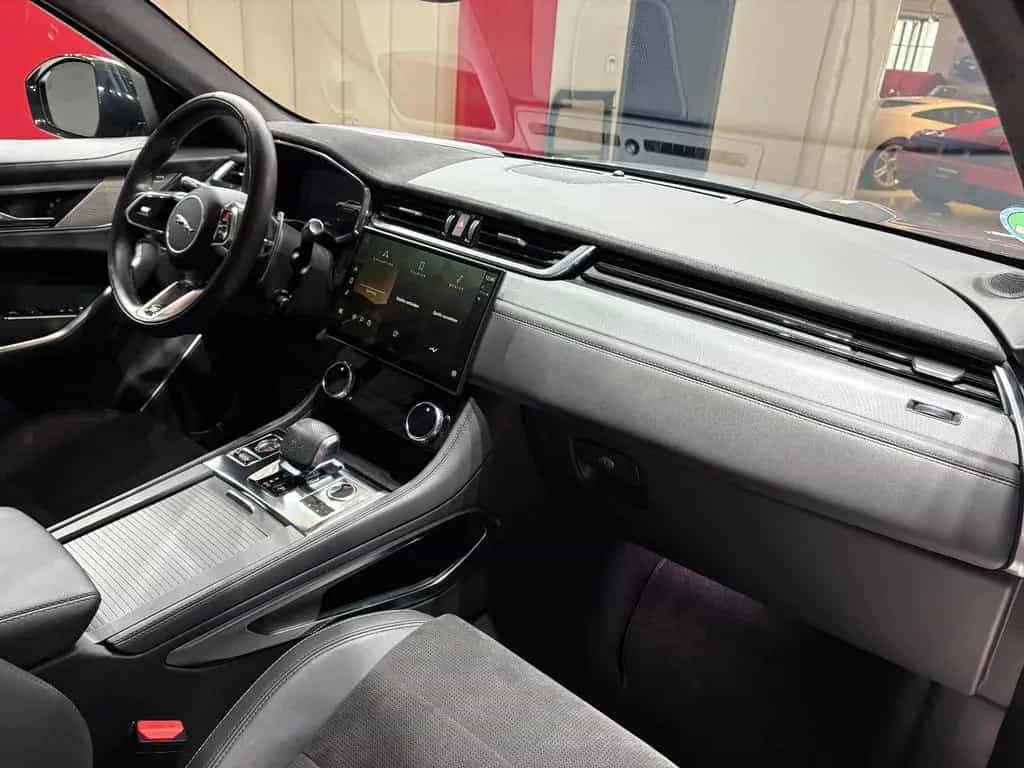 Jaguar F-Pace P550 SVR, Pano, Meridian, AHK, 22 Zoll 07/2021-photo-18