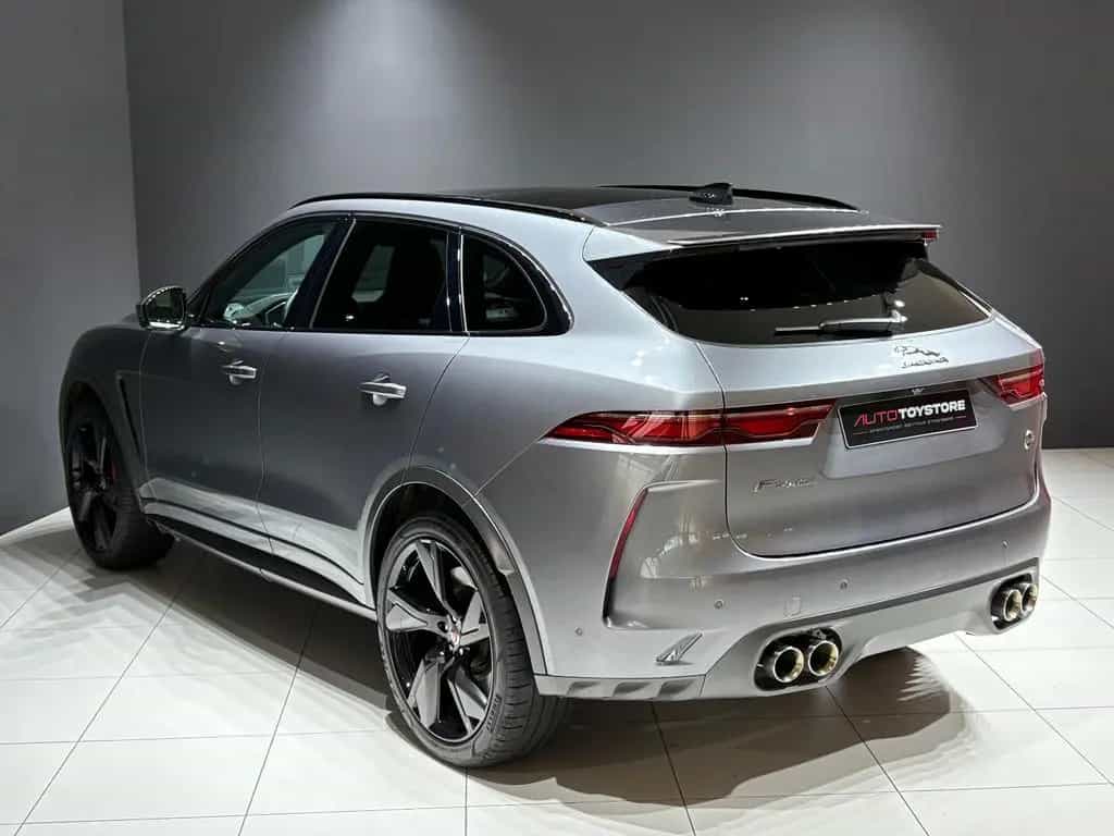 Jaguar F-Pace P550 SVR, Pano, Meridian, AHK, 22 Zoll 07/2021-photo-8