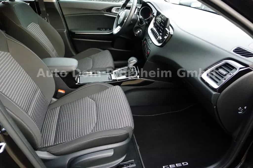 Kia Ceed SW 1,5T DCT Spirit /UVO/NAVI 11/2024-photo-6