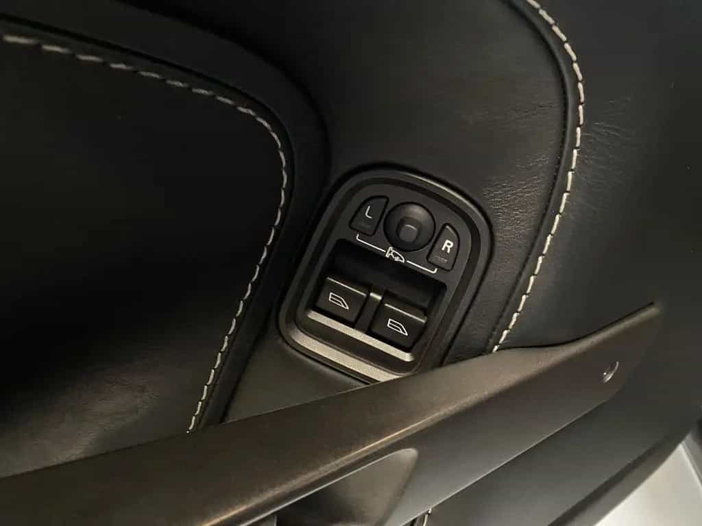 Aston Martin V8 Vantage Roadster 4.3 V8 Sportshift Cabrio, Le 02/2008-photo-22