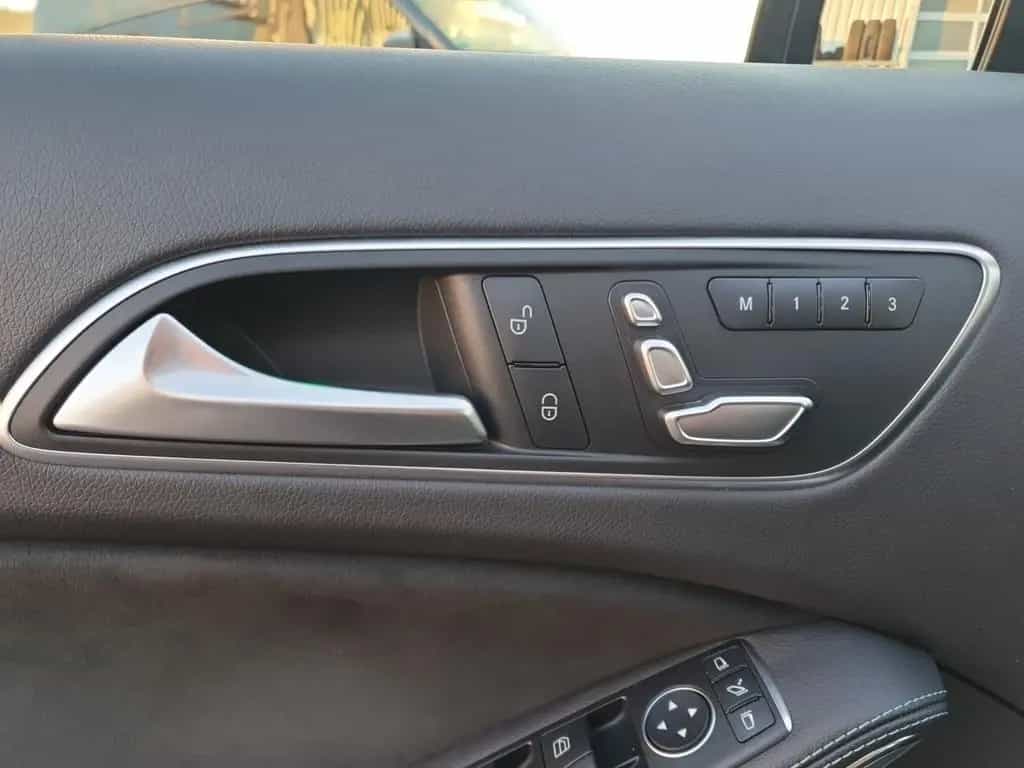 Mercedes-Benz A-Class 220 4Matic AMG Line *PANO*HARMAN KARDON*APP CO 05/2016-photo-6