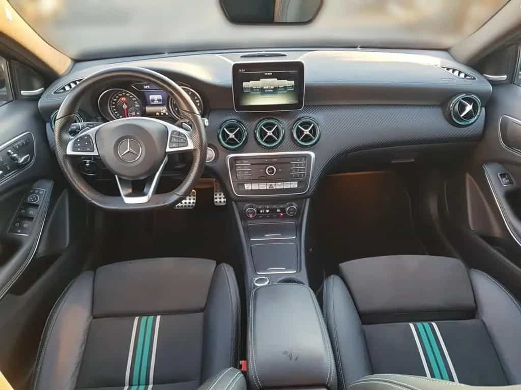 Mercedes-Benz A-Class 220 4Matic AMG Line *PANO*HARMAN KARDON*APP CO 05/2016-photo-9