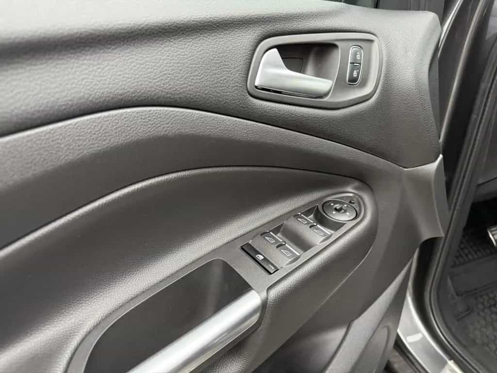Ford Kuga 2.0TDCi ST-Line/2. Hd/HUneu/4WD/XEN/NAV/AT 09/2017-photo-7