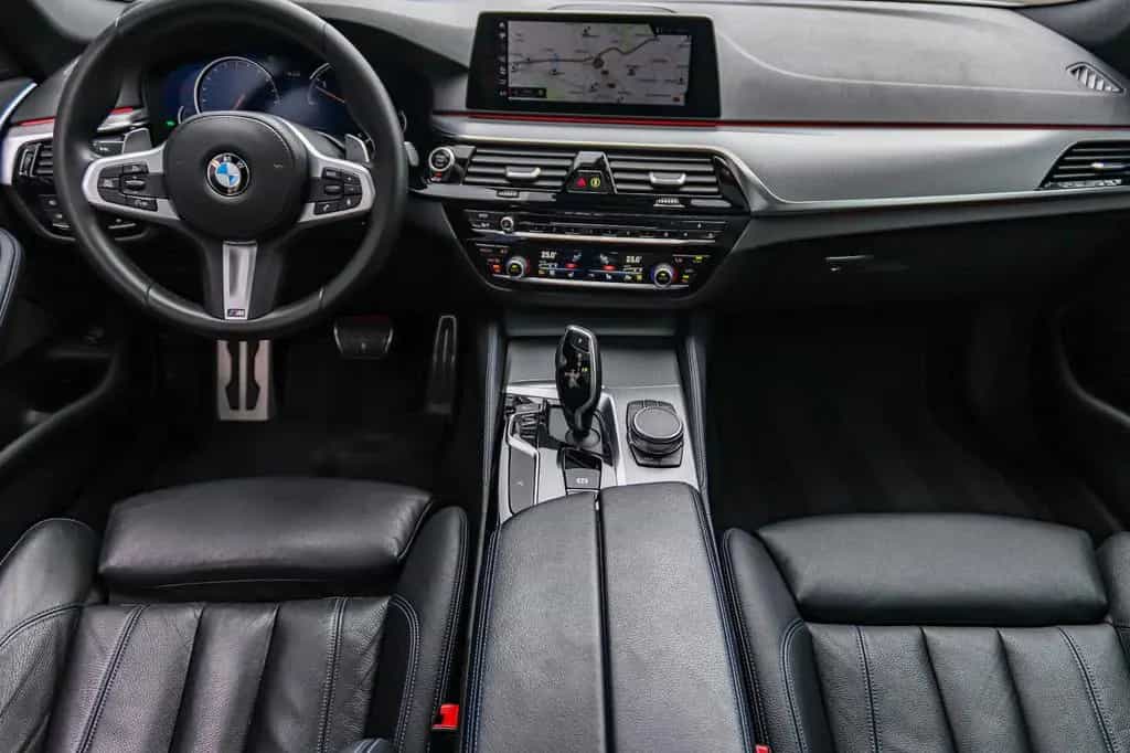 BMW 5 Series 540d xDrive M-PAKET*LEDER*LED*PANO*KAMERA*AHK* 04/2018-photo-11