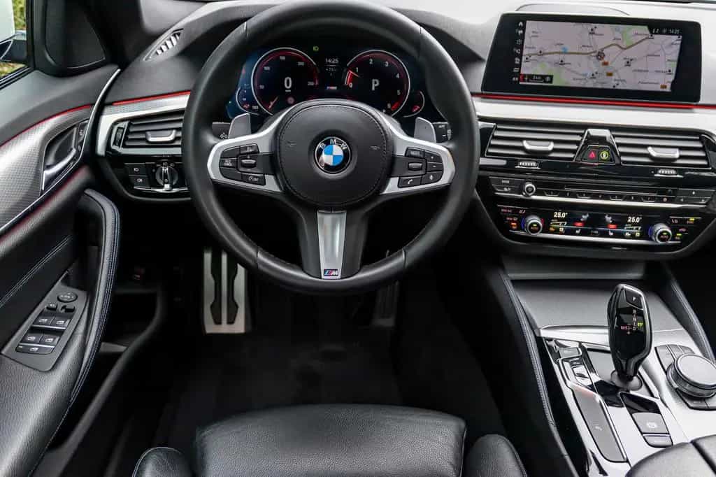BMW 5 Series 540d xDrive M-PAKET*LEDER*LED*PANO*KAMERA*AHK* 04/2018-photo-12