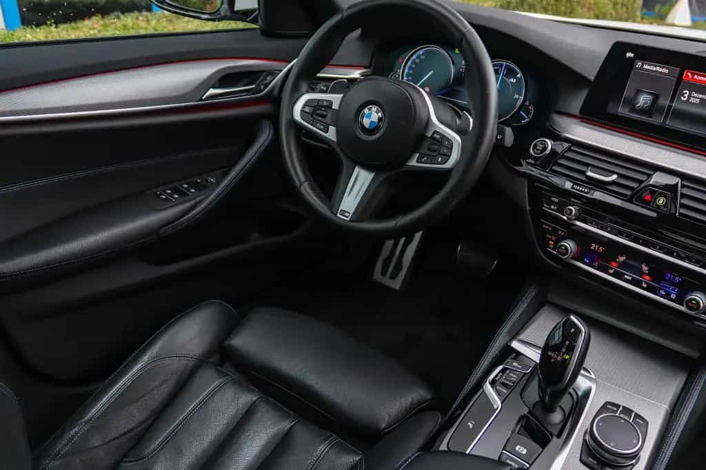 BMW 5 Series 540d xDrive M-PAKET*LEDER*LED*PANO*KAMERA*AHK* 04/2018-photo-19