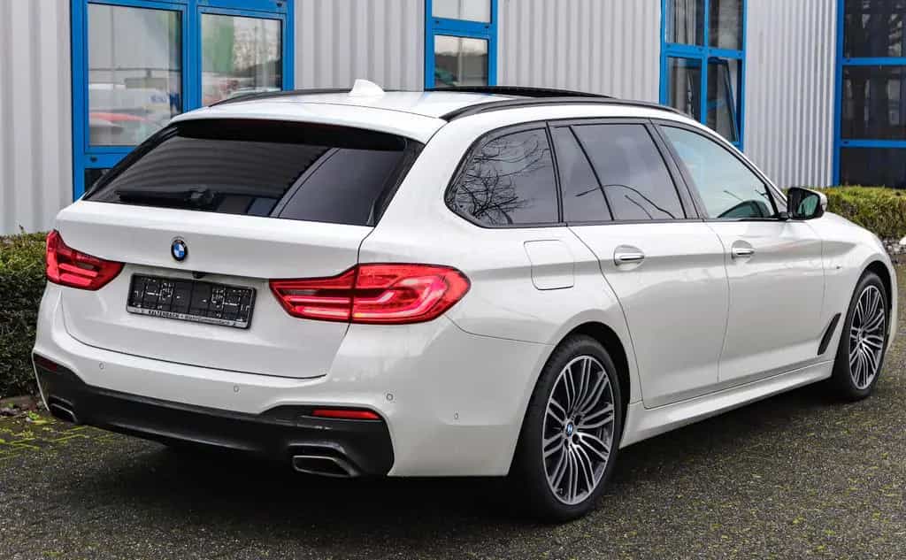 BMW 5 Series 540d xDrive M-PAKET*LEDER*LED*PANO*KAMERA*AHK* 04/2018-photo-4