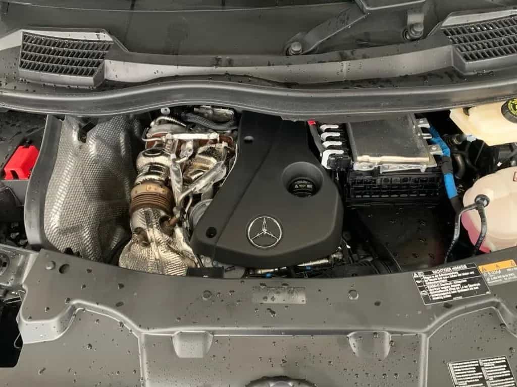 Mercedes-Benz V-Class 300 01/2025-photo-4