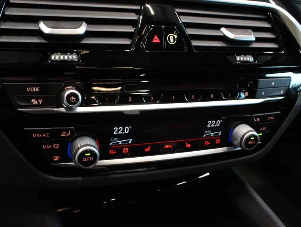 BMW M550 xDrive Kamera*Standhzg.*LED*H&K*Keyless 07/2018-photo-17