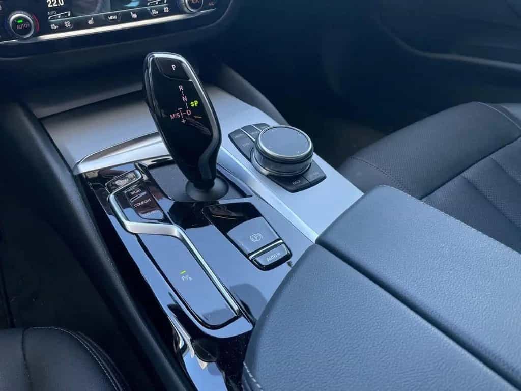 BMW 5 Series 520d Touring Aut. LiCoPro St&Go RFK CarPlay SHZ 08/2022-photo-9