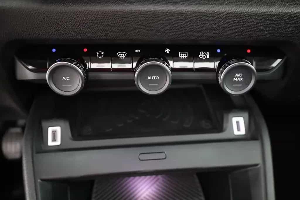 Citroën C4 PureTech 130 LED Navi Pano 360° 03/2024-photo-12