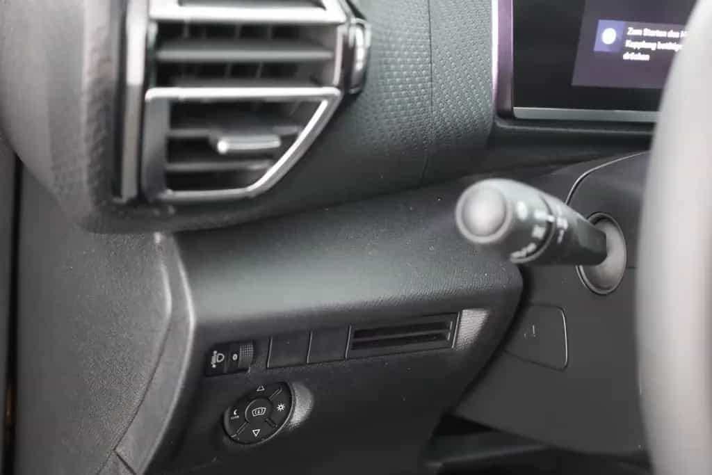 Citroën C4 PureTech 130 LED Navi Pano 360° 03/2024-photo-19