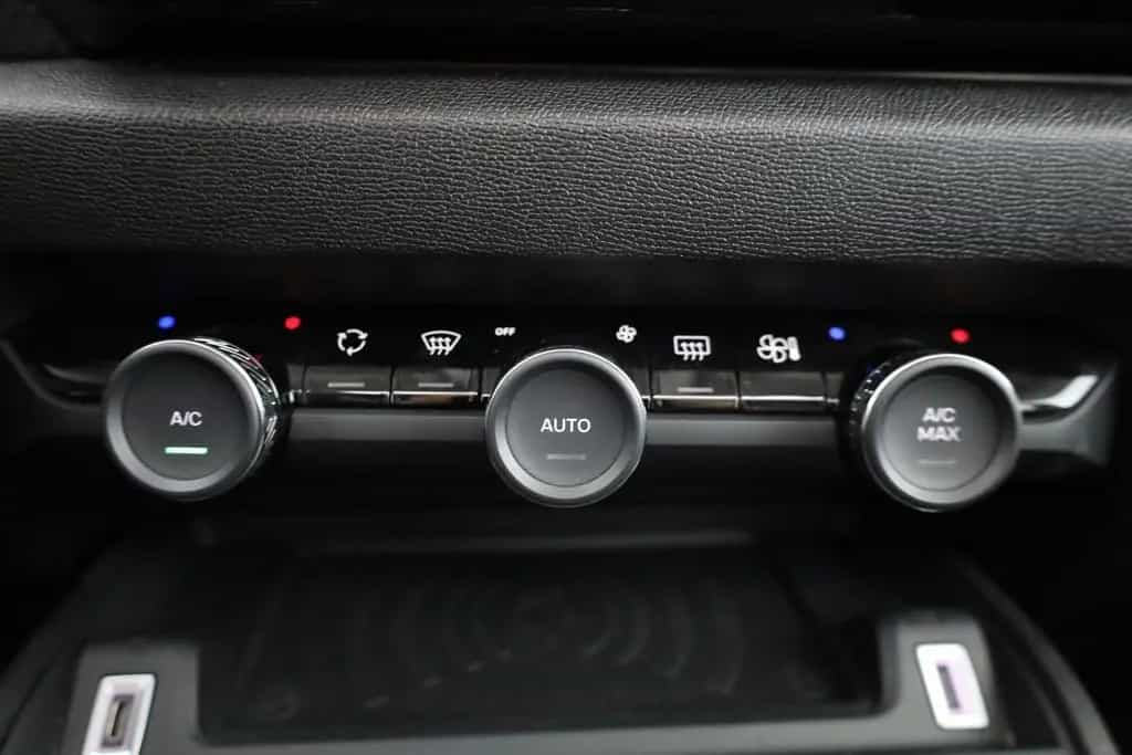 Citroën C4 PureTech 130 Aut. LED ACC Navi Pano 360° 06/2024-photo-12