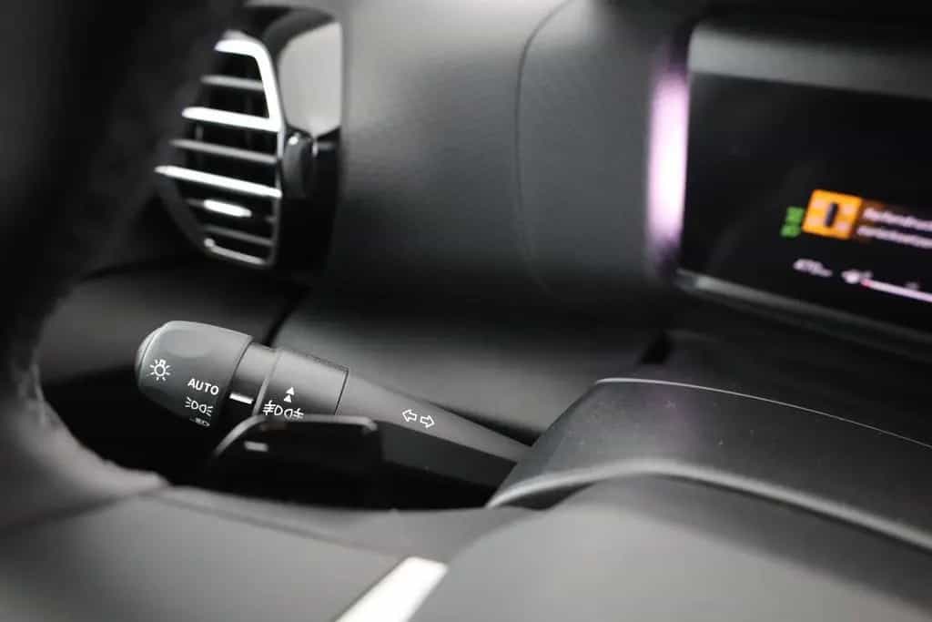 Citroën C4 PureTech 130 Aut. LED ACC Navi Pano 360° 06/2024-photo-17