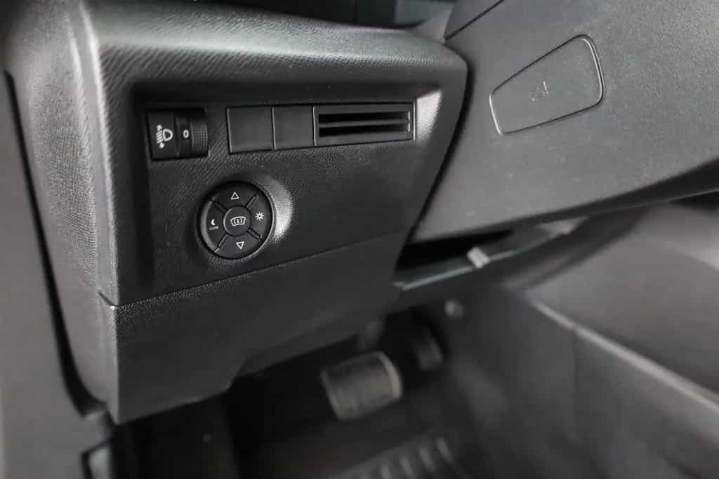 Citroën C4 PureTech 130 Aut. LED ACC Navi Pano 360° 06/2024-photo-19