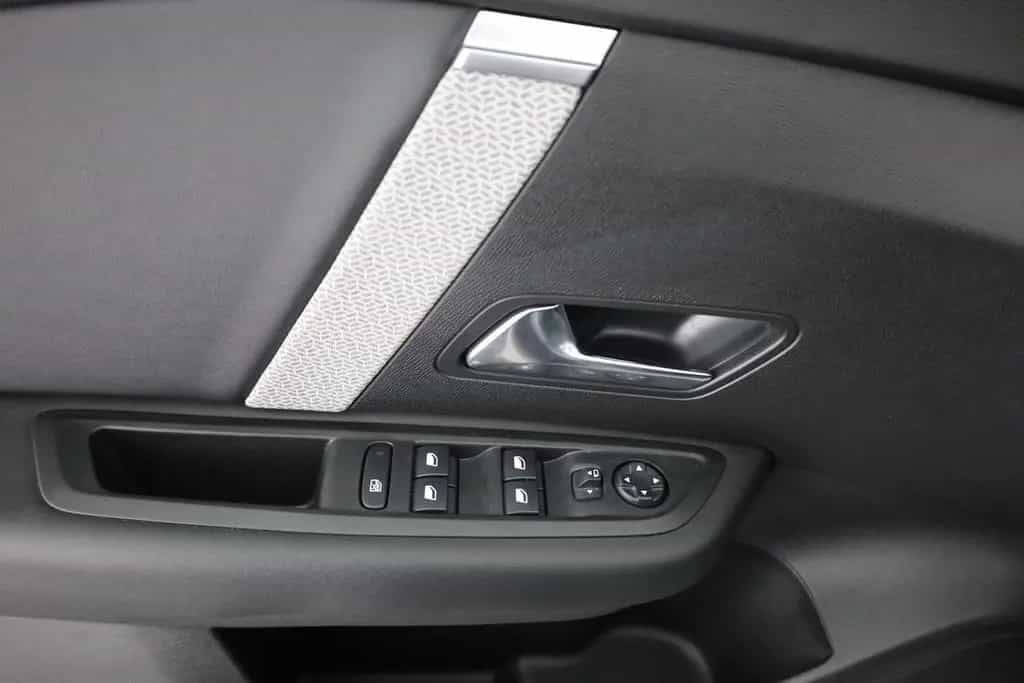 Citroën C4 PureTech 130 Aut. LED ACC Navi Pano 360° 06/2024-photo-20