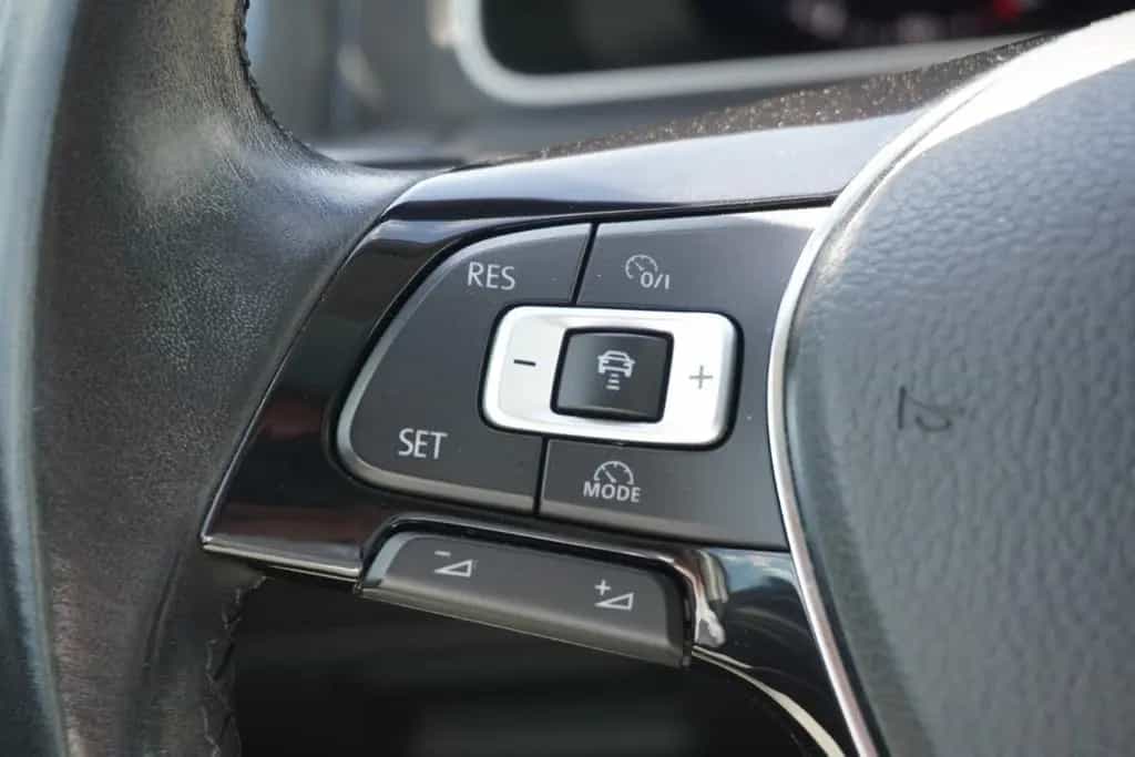 Volkswagen Golf VII 1.0 TSI LED Navi Schiebedach Kamera AHK 05/2017-photo-17