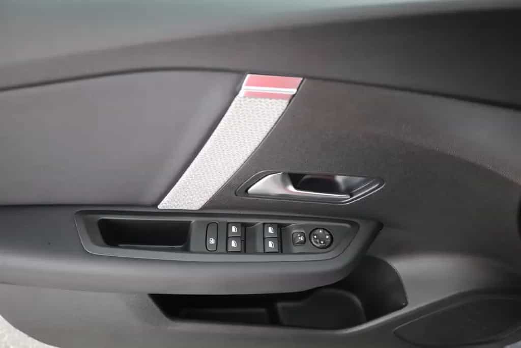 Citroën C4 PureTech 130 LED Navi Pano 360° 05/2024-photo-20