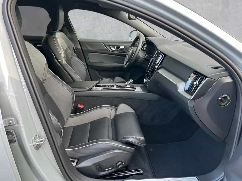 Volvo V60 Cross Country B4 AWD Diesel Plus Bright Sitz 11/2023-photo-2