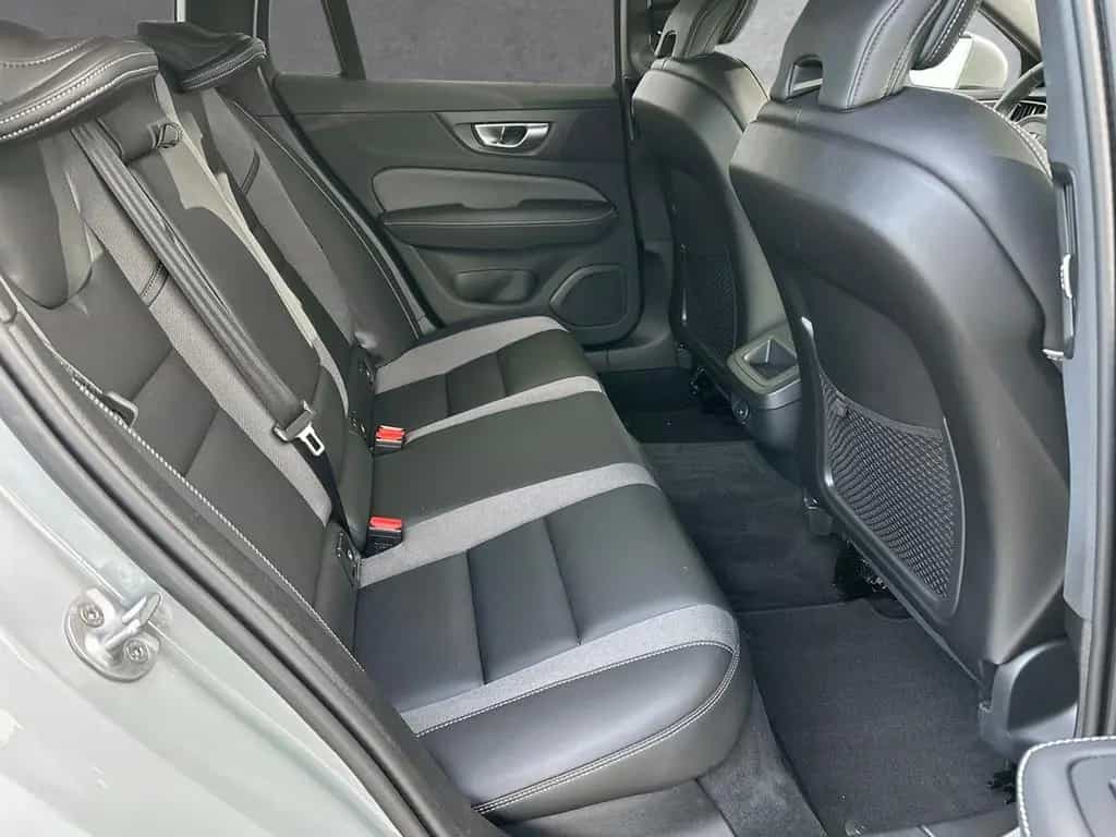 Volvo V60 Cross Country B4 AWD Diesel Plus Bright Sitz 11/2023-photo-4