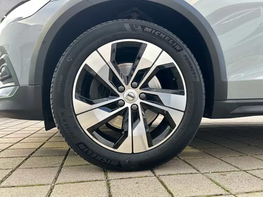 Volvo V60 Cross Country B4 AWD Diesel Plus Bright Sitz 11/2023-photo-8