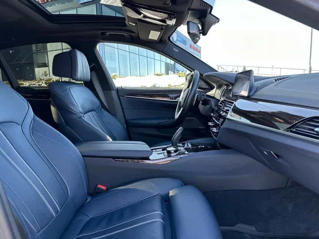 BMW 5 Series 520d Touring A - M paket - Nachtblau 06/2018-photo-14
