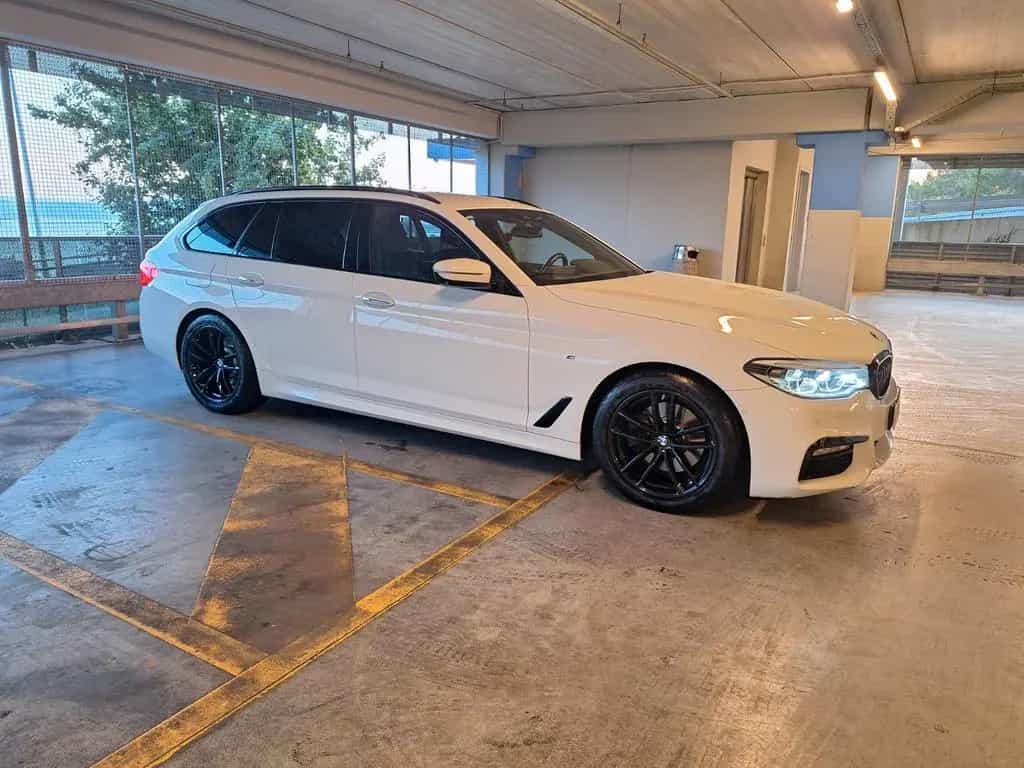 BMW 5 Series 520d Touring A - M paket - Nachtblau 06/2018-photo-3