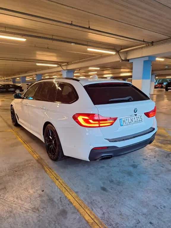 BMW 5 Series 520d Touring A - M paket - Nachtblau 06/2018-photo-6