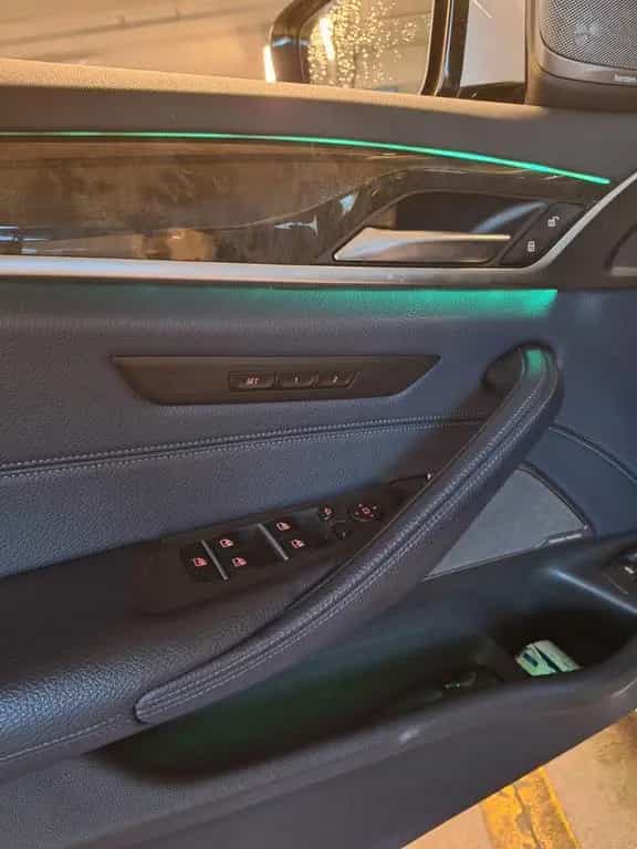 BMW 5 Series 520d Touring A - M paket - Nachtblau 06/2018-photo-7