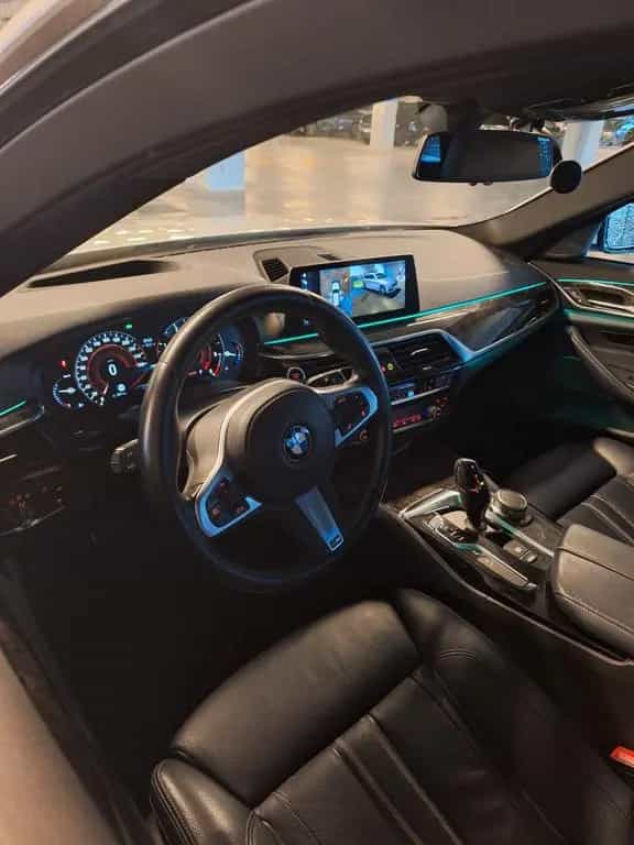 BMW 5 Series 520d Touring A - M paket - Nachtblau 06/2018-photo-9