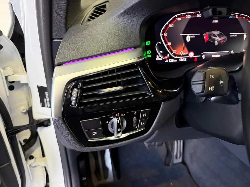 BMW 5 Series Sport*Laser*ACC*Kamera*AHK*HUD*Leder* 06/2023-photo-17