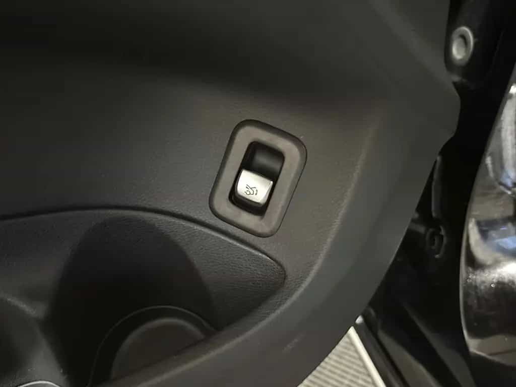 Mercedes-Benz C 300 T*AVANTGARDE*LED-PANO-ACC-AHK-SHZ-SPUR-PDC 06/2020-photo-19