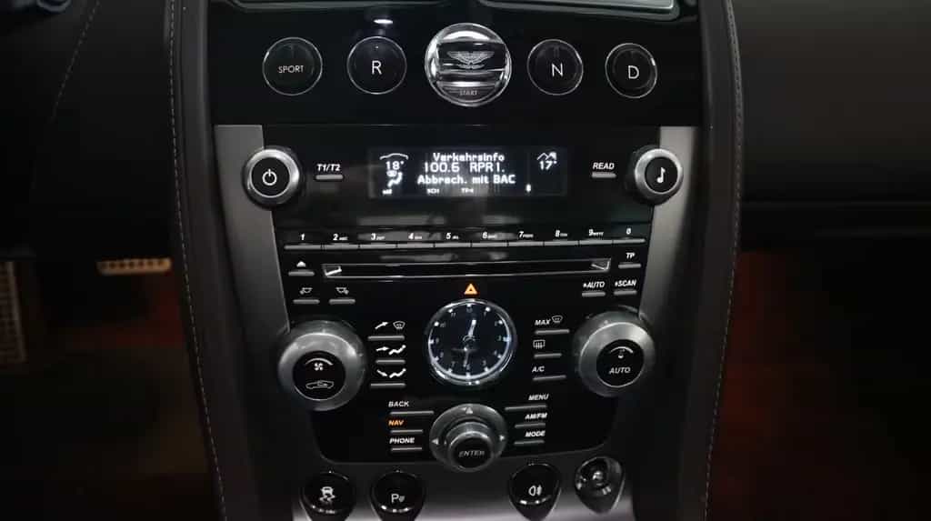 Aston Martin V8 Vantage *4.7l Sportshift II* 12/2013-photo-17