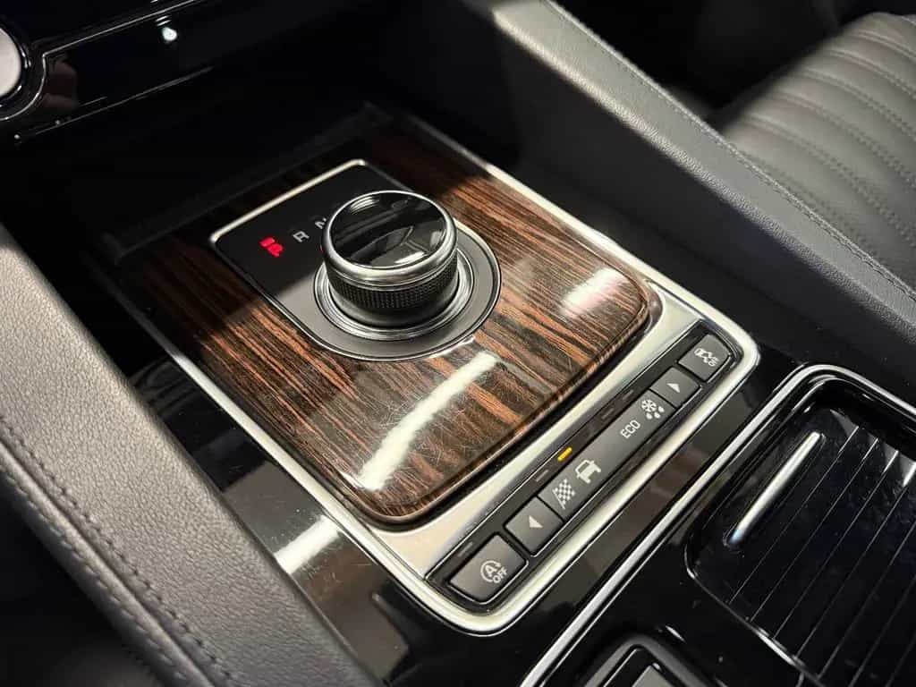 Jaguar F-Pace Portfolio AWD NAVI LHZ 4XSHZ KAM BI-XENON 06/2017-photo-8