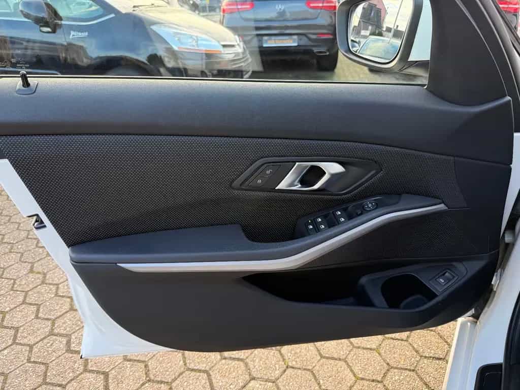 BMW 320 d Touring *ACC*NAVI*Pano* 02/2021-photo-10