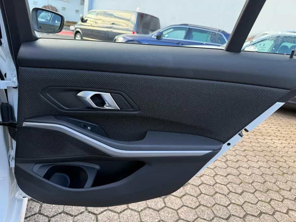BMW 320 d Touring *ACC*NAVI*Pano* 02/2021-photo-16