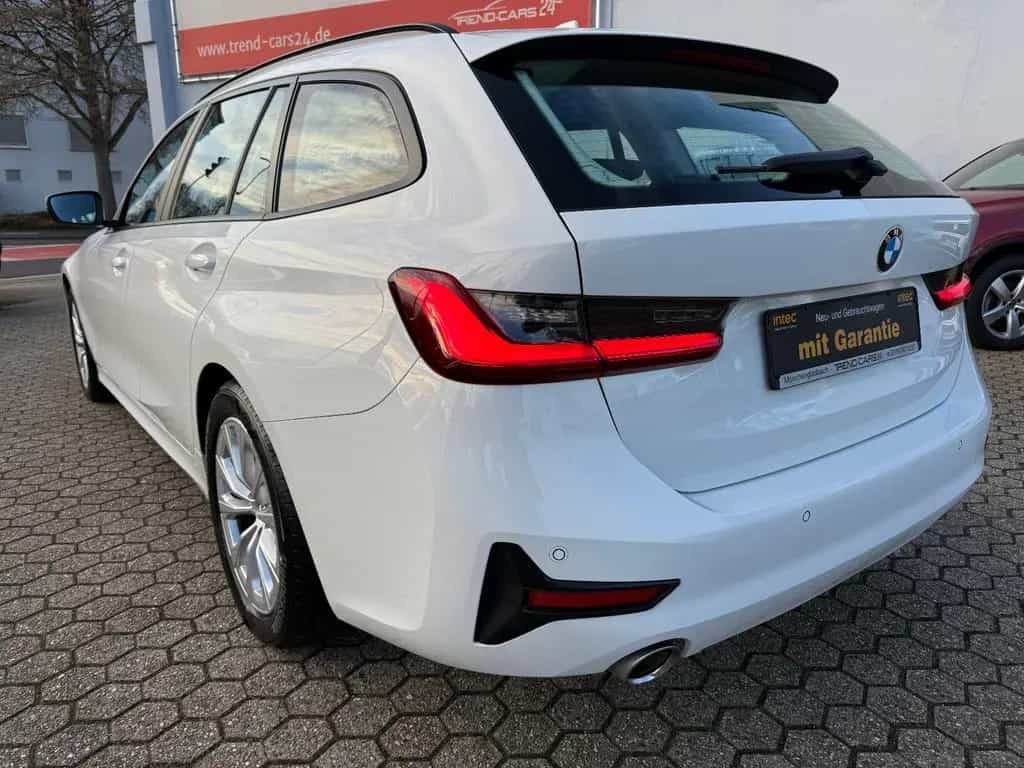 BMW 320 d Touring *ACC*NAVI*Pano* 02/2021-photo-2