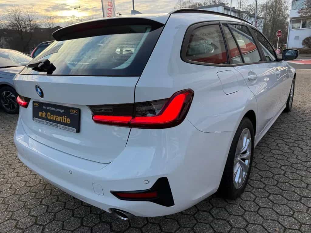 BMW 320 d Touring *ACC*NAVI*Pano* 02/2021-photo-4