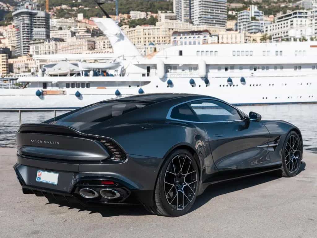 Aston Martin Vanquish 01/2025-photo-3