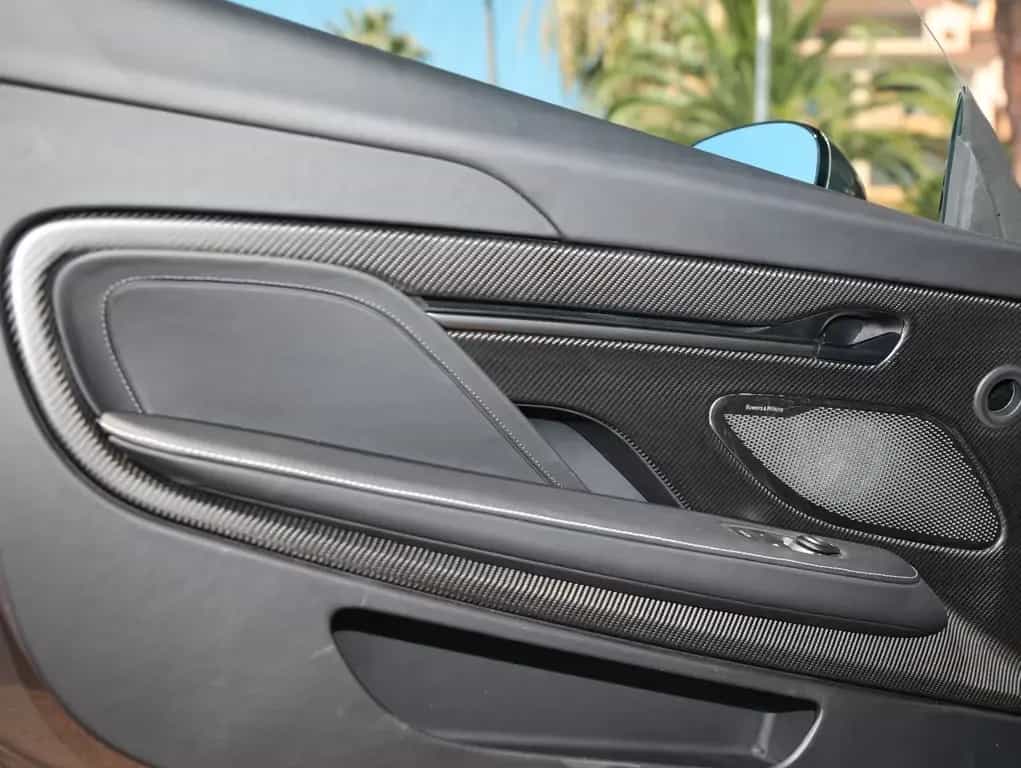 Aston Martin Vanquish 01/2025-photo-7