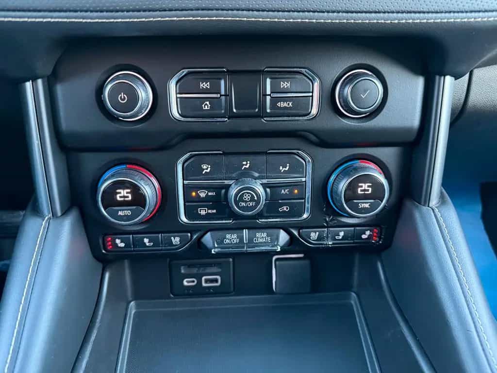 Chevrolet Suburban 5.3l V8 Premier 4x4*LED*Panodach 06/2021-photo-27