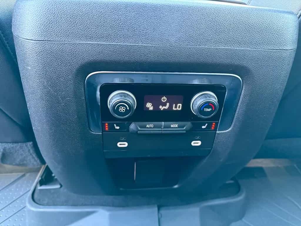 Chevrolet Suburban 5.3l V8 Premier 4x4*LED*Panodach 06/2021-photo-29