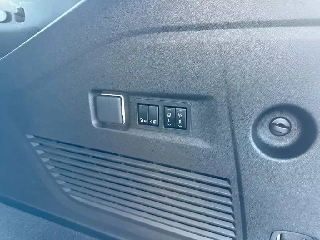 Chevrolet Suburban 5.3l V8 Premier 4x4*LED*Panodach 06/2021-photo-33